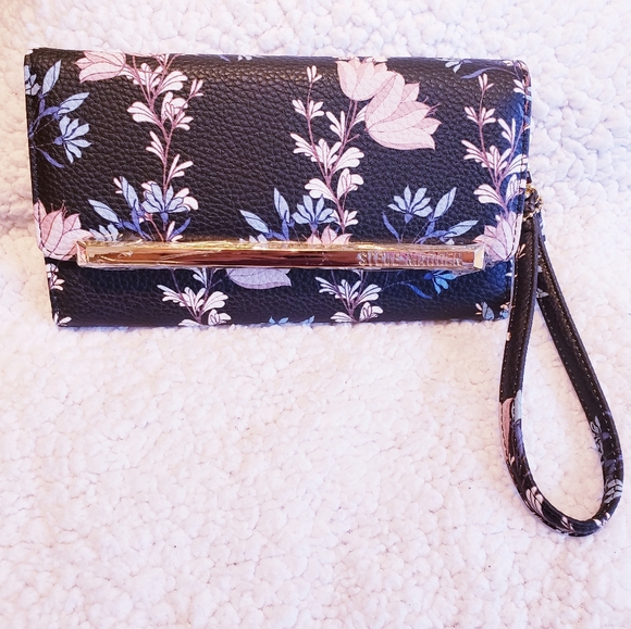 Steve Madden Handbags - Steve Madden Floral Trifold Wallet Gold  Interior.